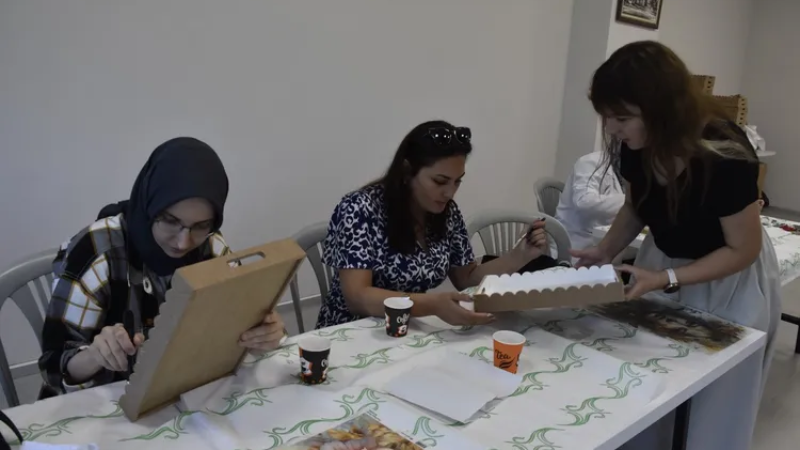 Karacabey'de 'ahşap boyamaya' büyük ilgi