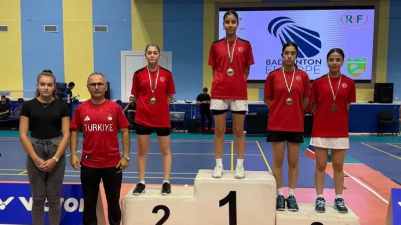 Osmangazili badmintonculardan gururlandıran başarı