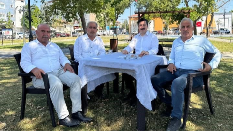 Başkan Özel makamını parka taşıdı