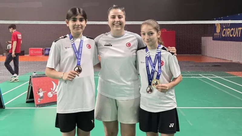 Bursa Büyükşehirli badmintonculardan 3 madalya