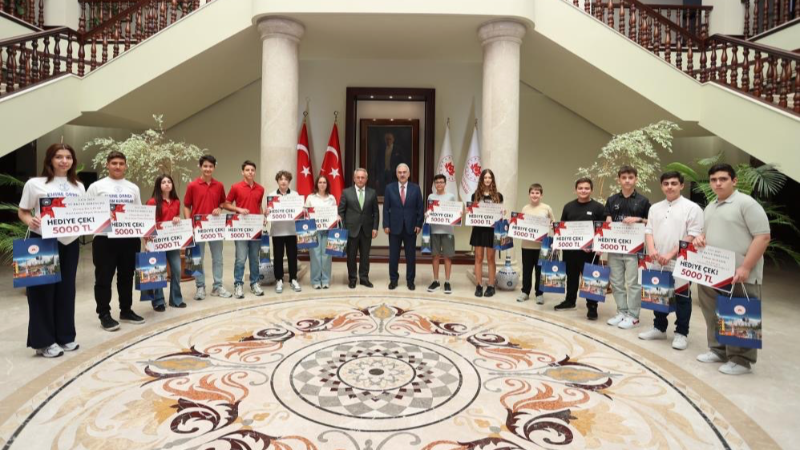 Valilik, LGS şampiyonlarını ödüllendirdi