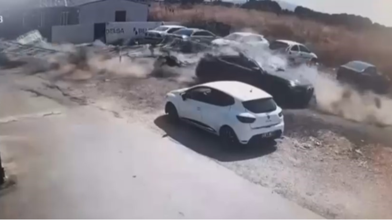 Kule vinç devrildi, çalışan Suriyeliler savaş çıktı zannetti