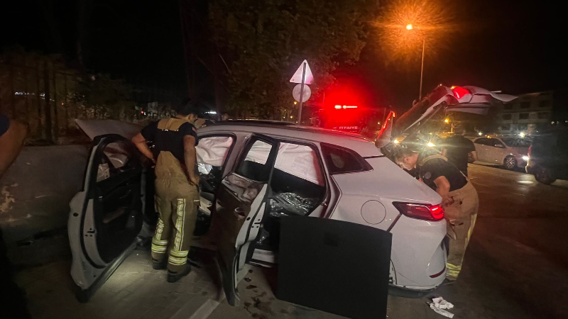 Kırmızı ışık ihlali ortalığı savaş alanına çevirdi! 2'si ağır 8 yaralı