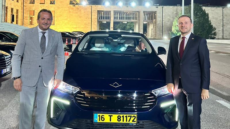 Türkiye'nin yerli ve milli otomobili T10F TBMM'de sergilendi