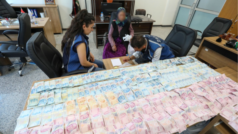 Van’da yakalanan bir dilencinin üzerinde 75 bin 950 TL bulundu