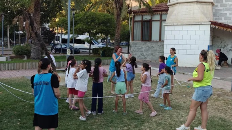 Gemlik’te geleneksel oyunlar yeniden hayat buldu