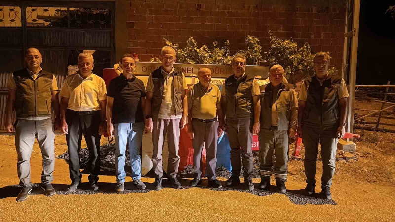 Fedakârca yangına koşan gönüllüye, Orman Genel Müdürü Ramazan Doğan tarafından tanker hediye edildi