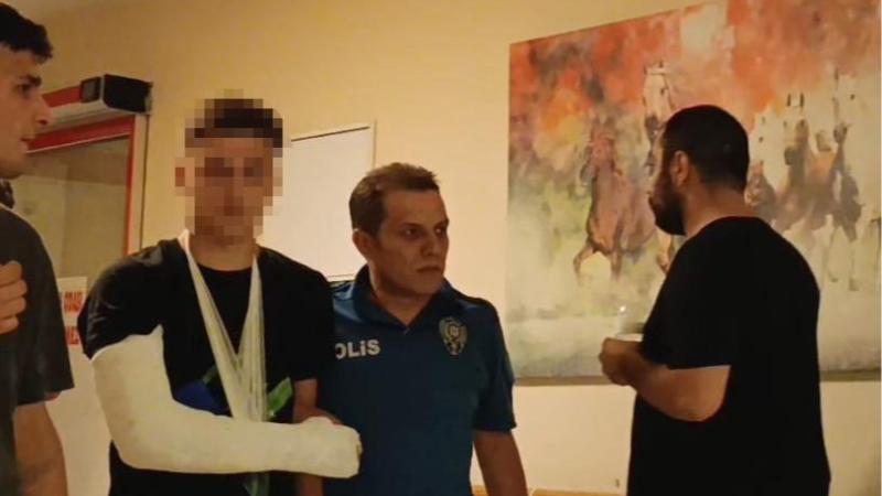 Sevgilisine laf atan kişiyle kavga etti, bıçaklandı