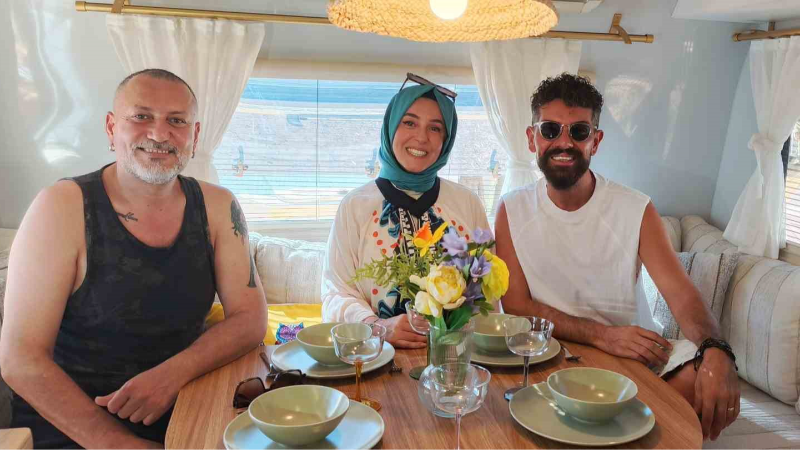 İki ünlü isim, karavanlarıyla rekabete girdi