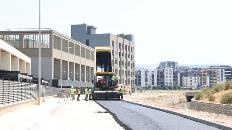 Balkan Mahallesi'ne asfalt atıldı