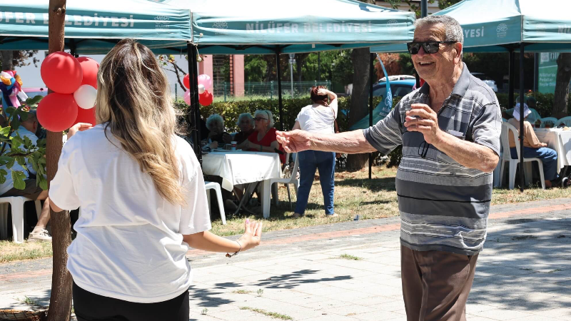 Nilüfer'de huzurevi sakinlerinin piknik keyfi