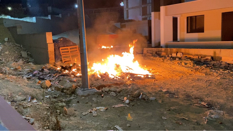 Bekçi inşaatta ateş yaktı mahalle ayağa kalktı