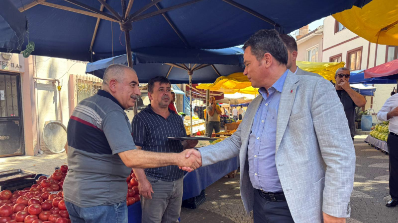 Başkan Aydın, Muradiye Pazarı’nda esnaf ve vatandaşla buluştu