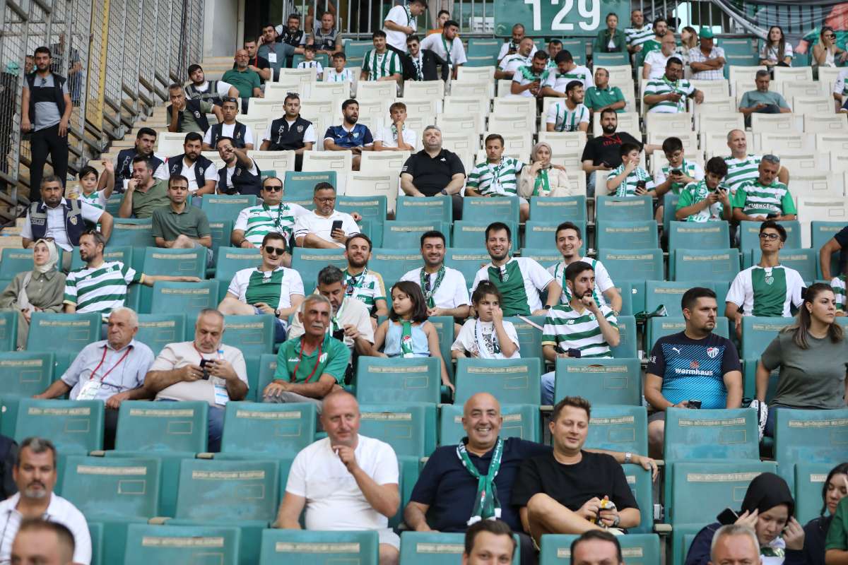 (FOTO GALERİ) Bursaspor-Eskişehirspor Dostluk Maçı Taraftar Fotoğrafları