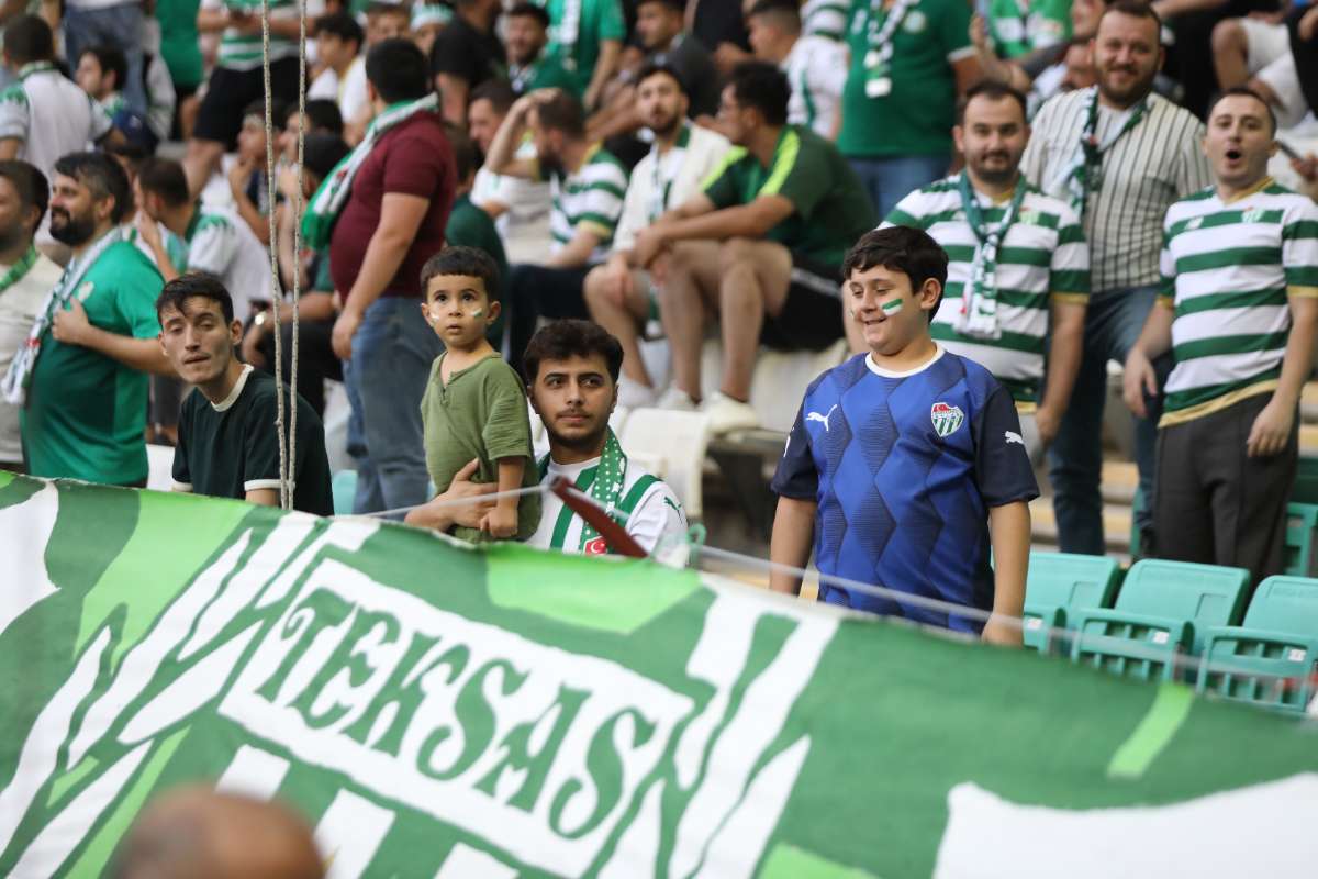 (FOTO GALERİ) Bursaspor-Eskişehirspor Dostluk Maçı Taraftar Fotoğrafları