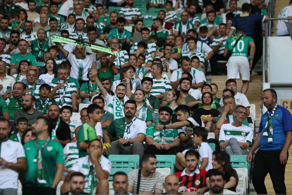 (FOTO GALERİ) Bursaspor-Eskişehirspor Dostluk Maçı Taraftar Fotoğrafları