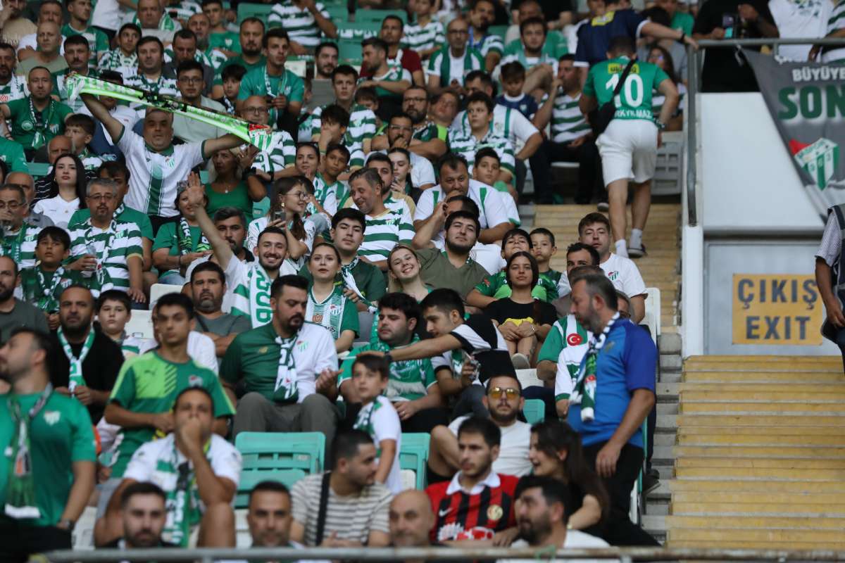 (FOTO GALERİ) Bursaspor-Eskişehirspor Dostluk Maçı Taraftar Fotoğrafları