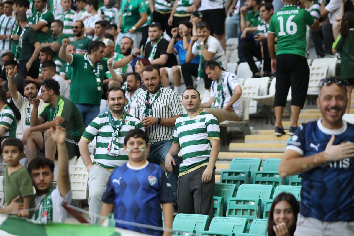 (FOTO GALERİ) Bursaspor-Eskişehirspor Dostluk Maçı Taraftar Fotoğrafları