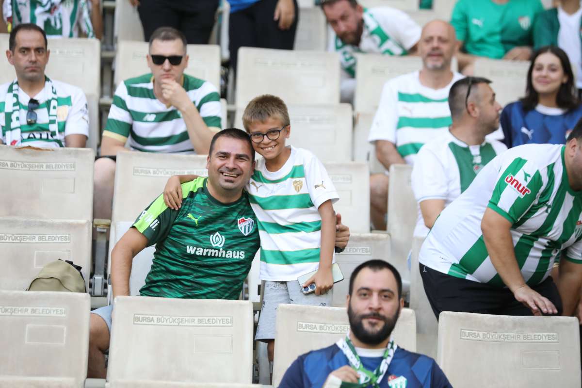 (FOTO GALERİ) Bursaspor-Eskişehirspor Dostluk Maçı Taraftar Fotoğrafları