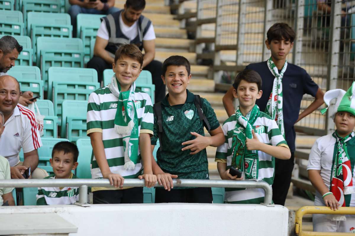 (FOTO GALERİ) Bursaspor-Eskişehirspor Dostluk Maçı Taraftar Fotoğrafları