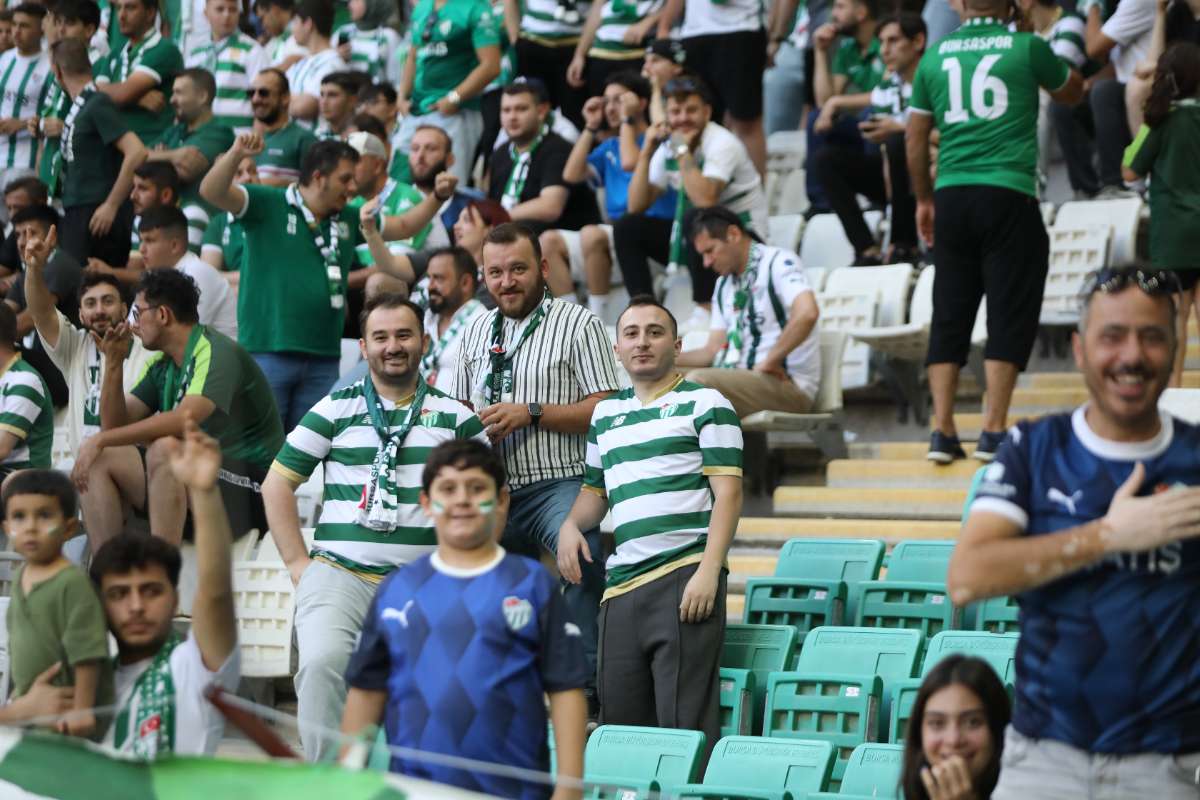 (FOTO GALERİ) Bursaspor-Eskişehirspor Dostluk Maçı Taraftar Fotoğrafları
