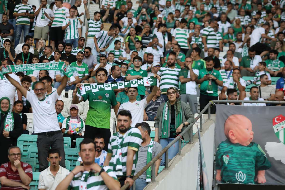 (FOTO GALERİ) Bursaspor-Eskişehirspor Dostluk Maçı Taraftar Fotoğrafları