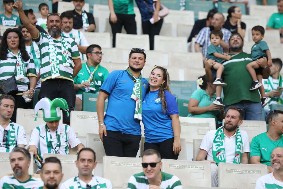 (FOTO GALERİ) Bursaspor-Eskişehirspor Dostluk Maçı Taraftar Fotoğrafları