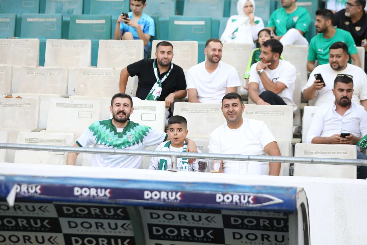 (FOTO GALERİ) Bursaspor-Eskişehirspor Dostluk Maçı Taraftar Fotoğrafları
