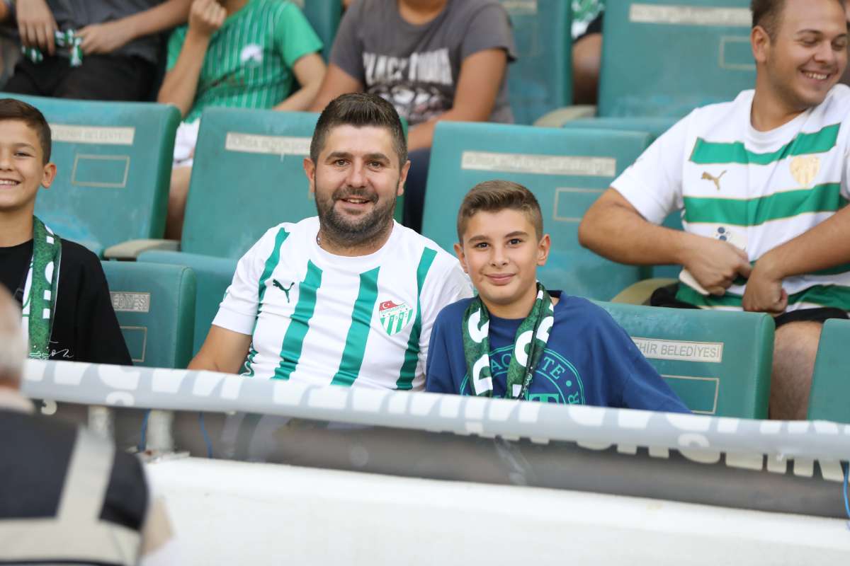 (FOTO GALERİ) Bursaspor-Eskişehirspor Dostluk Maçı Taraftar Fotoğrafları