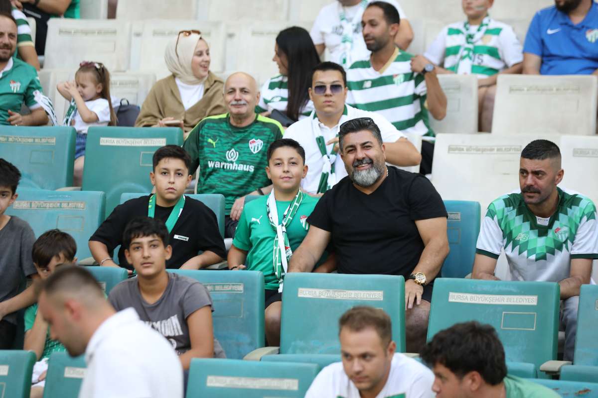 (FOTO GALERİ) Bursaspor-Eskişehirspor Dostluk Maçı Taraftar Fotoğrafları