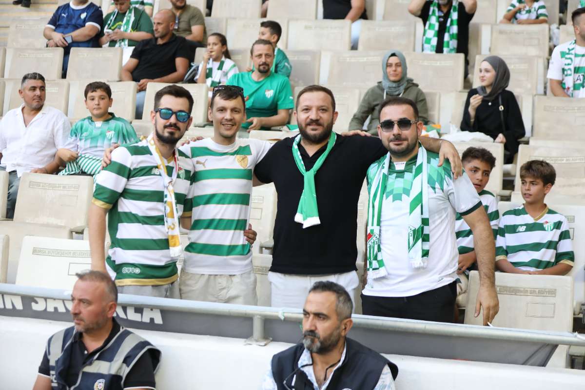 (FOTO GALERİ) Bursaspor-Eskişehirspor Dostluk Maçı Taraftar Fotoğrafları