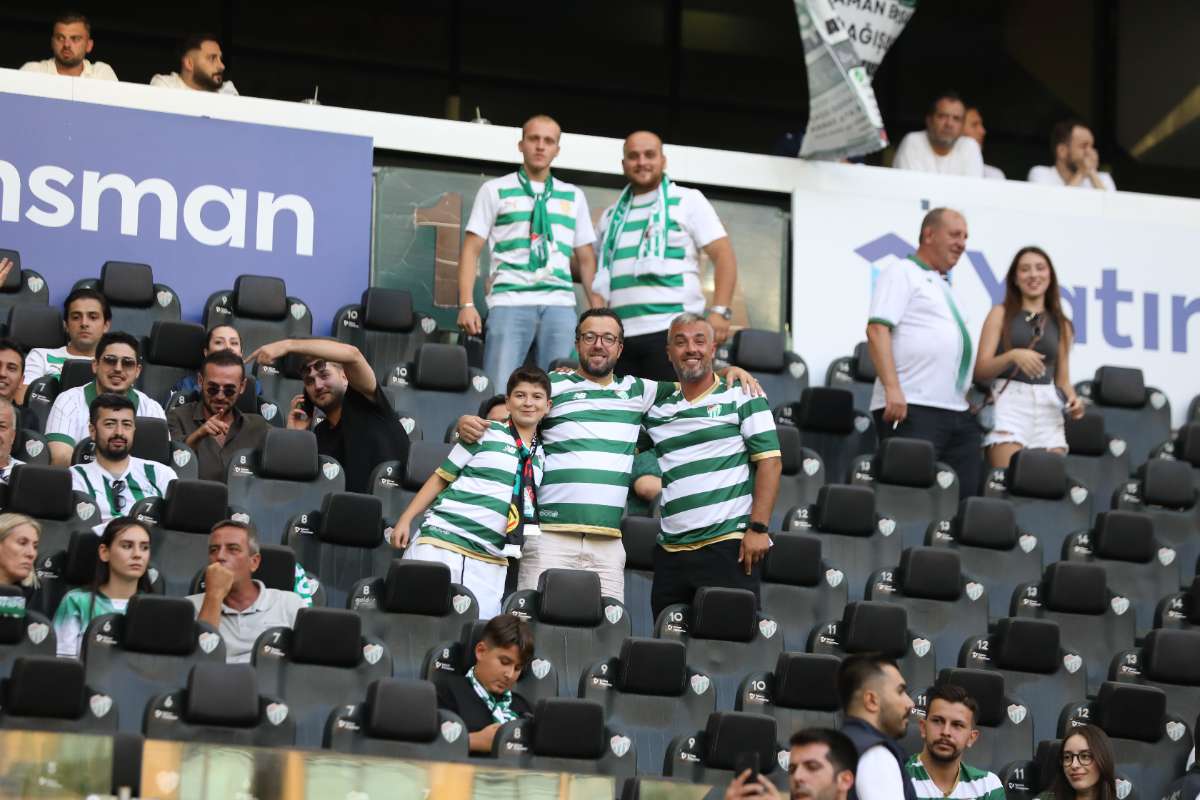 (FOTO GALERİ) Bursaspor-Eskişehirspor Dostluk Maçı Taraftar Fotoğrafları