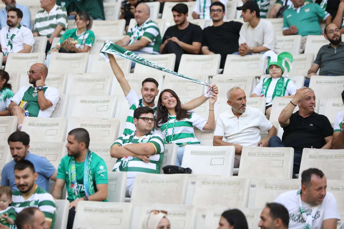 (FOTO GALERİ) Bursaspor-Eskişehirspor Dostluk Maçı Taraftar Fotoğrafları