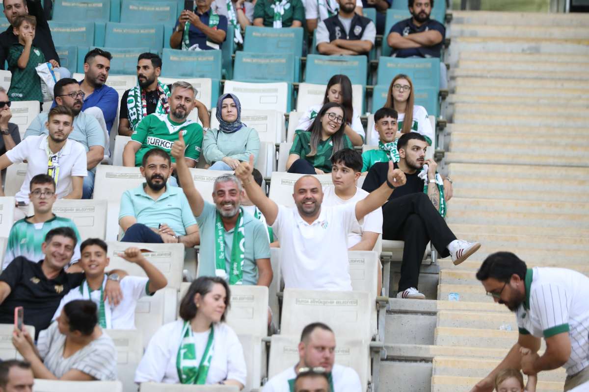 (FOTO GALERİ) Bursaspor-Eskişehirspor Dostluk Maçı Taraftar Fotoğrafları