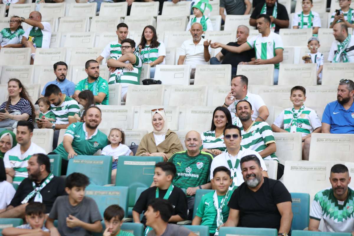 (FOTO GALERİ) Bursaspor-Eskişehirspor Dostluk Maçı Taraftar Fotoğrafları