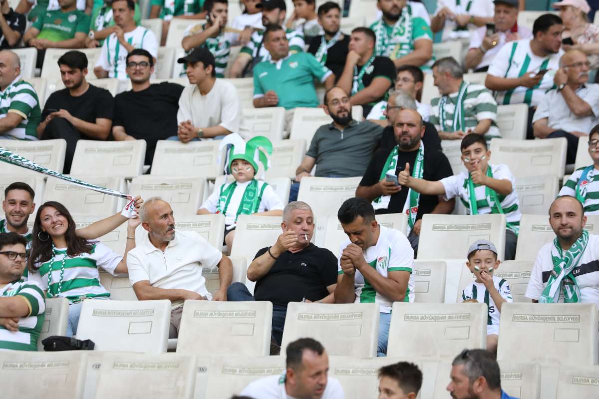 (FOTO GALERİ) Bursaspor-Eskişehirspor Dostluk Maçı Taraftar Fotoğrafları