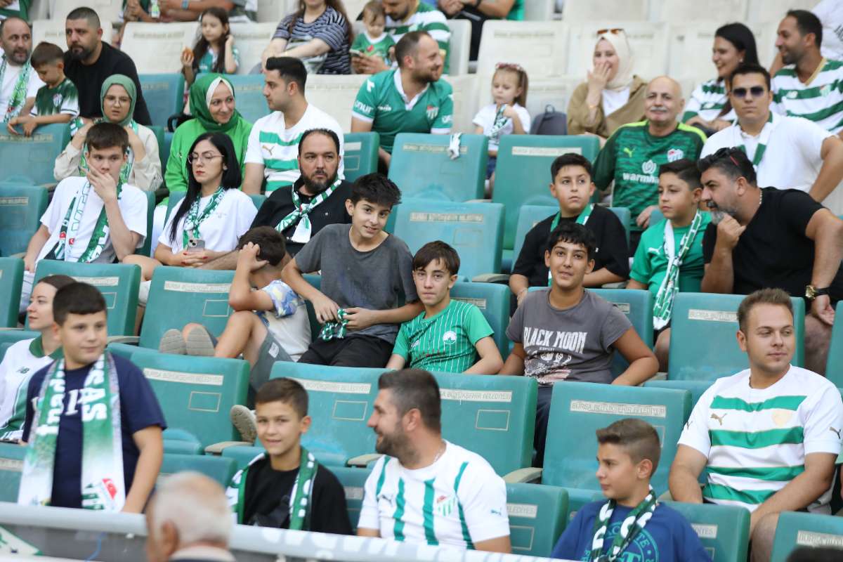 (FOTO GALERİ) Bursaspor-Eskişehirspor Dostluk Maçı Taraftar Fotoğrafları
