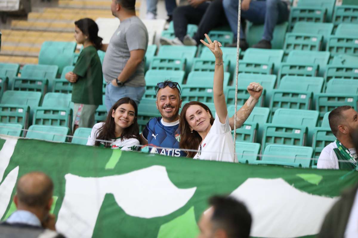 (FOTO GALERİ) Bursaspor-Eskişehirspor Dostluk Maçı Taraftar Fotoğrafları