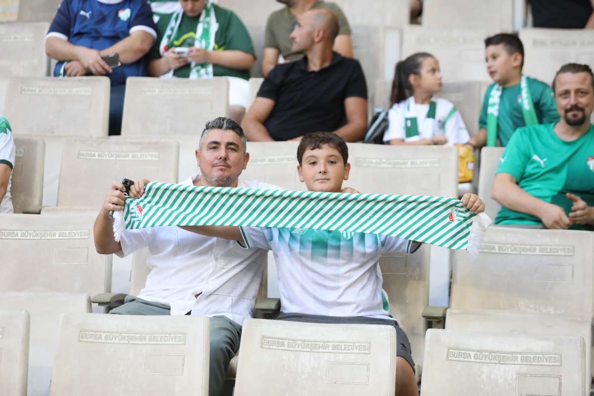 (FOTO GALERİ) Bursaspor-Eskişehirspor Dostluk Maçı Taraftar Fotoğrafları