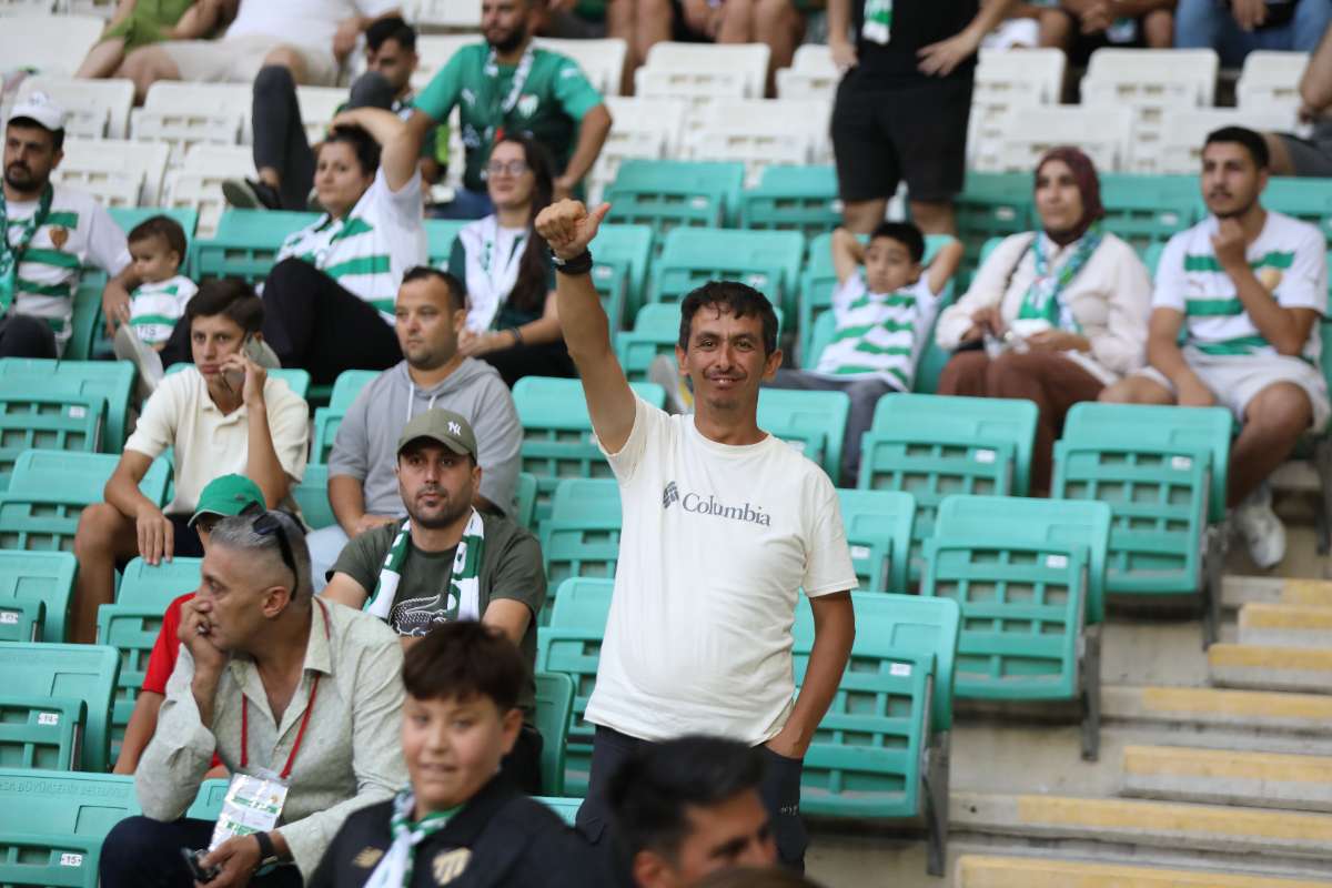 (FOTO GALERİ) Bursaspor-Eskişehirspor Dostluk Maçı Taraftar Fotoğrafları