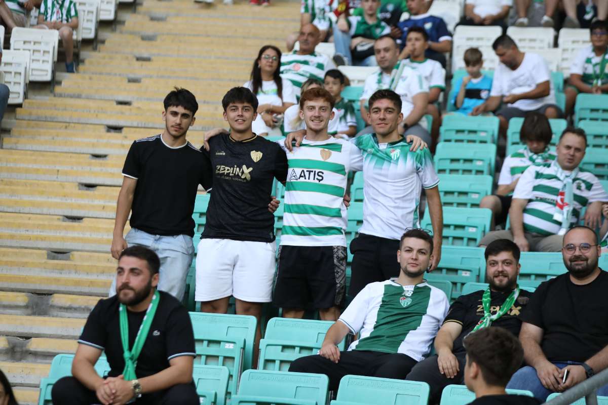 (FOTO GALERİ) Bursaspor-Eskişehirspor Dostluk Maçı Taraftar Fotoğrafları