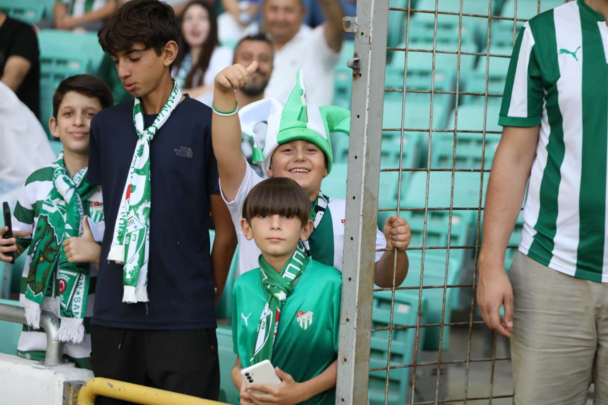 (FOTO GALERİ) Bursaspor-Eskişehirspor Dostluk Maçı Taraftar Fotoğrafları