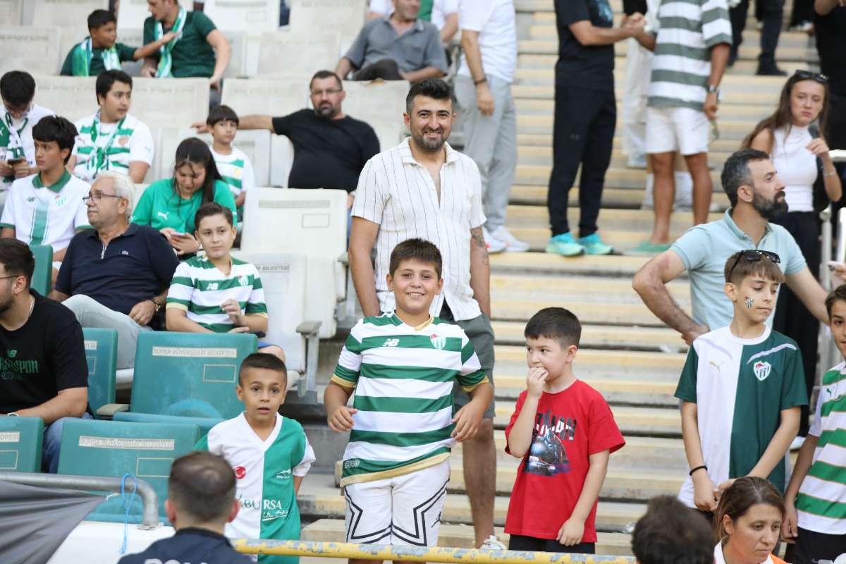 (FOTO GALERİ) Bursaspor-Eskişehirspor Dostluk Maçı Taraftar Fotoğrafları