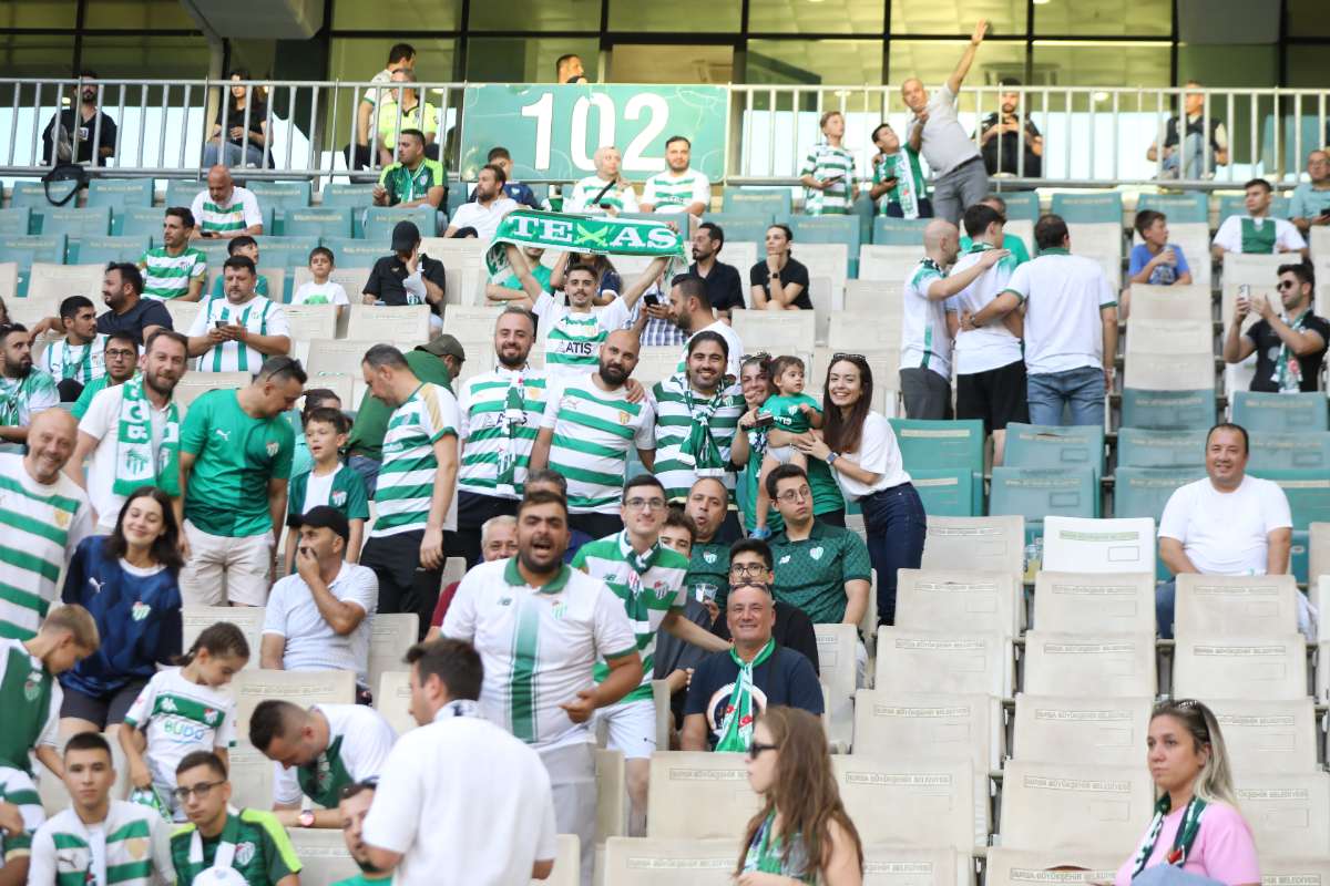 (FOTO GALERİ) Bursaspor-Eskişehirspor Dostluk Maçı Taraftar Fotoğrafları