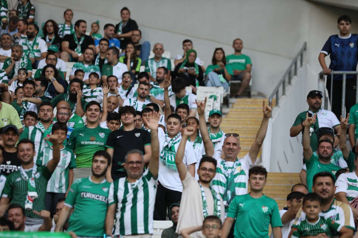 (FOTO GALERİ) Bursaspor-Eskişehirspor Dostluk Maçı Taraftar Fotoğrafları