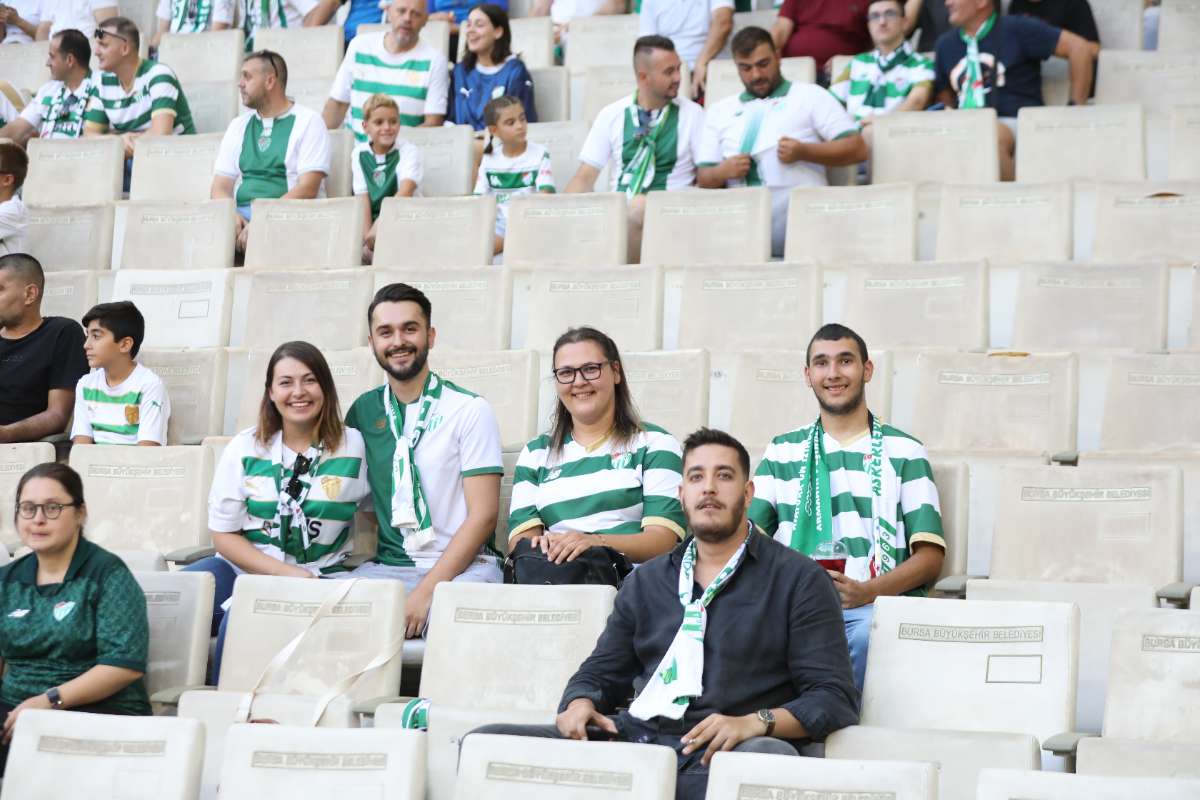 (FOTO GALERİ) Bursaspor-Eskişehirspor Dostluk Maçı Taraftar Fotoğrafları