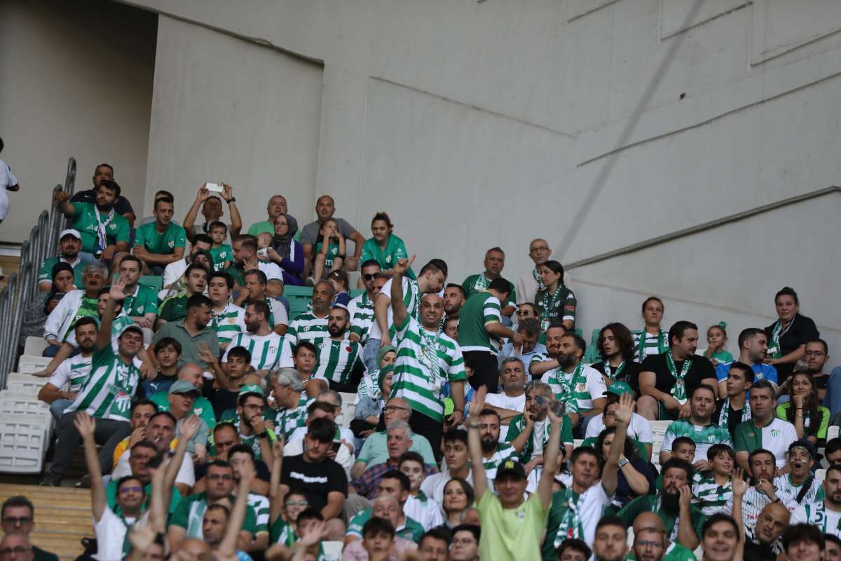 (FOTO GALERİ) Bursaspor-Eskişehirspor Dostluk Maçı Taraftar Fotoğrafları