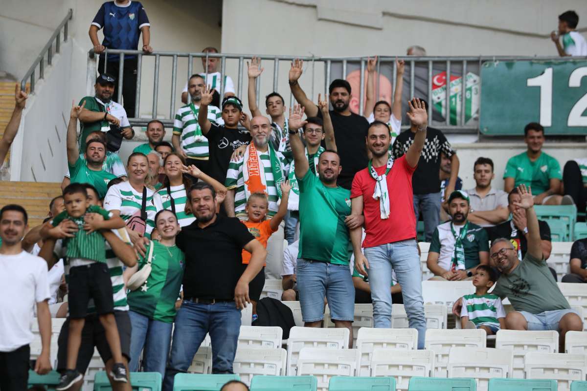 (FOTO GALERİ) Bursaspor-Eskişehirspor Dostluk Maçı Taraftar Fotoğrafları