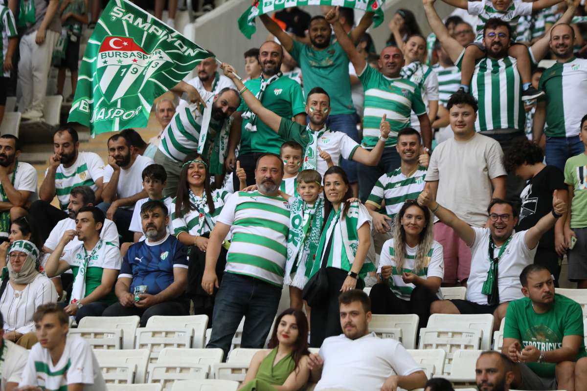 (FOTO GALERİ) Bursaspor-Eskişehirspor Dostluk Maçı Taraftar Fotoğrafları
