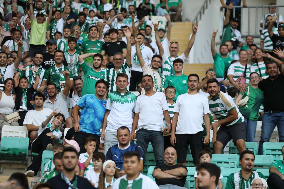(FOTO GALERİ) Bursaspor-Eskişehirspor Dostluk Maçı Taraftar Fotoğrafları